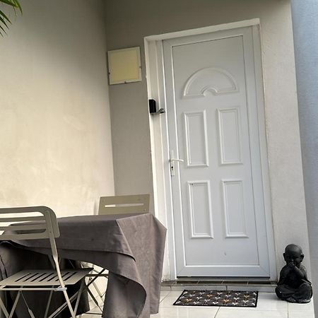 Skys Location Pakehina Bed & Breakfast Schoelcher Exterior photo